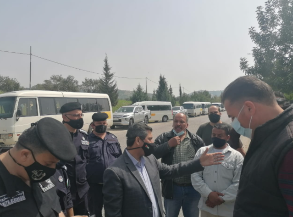 عاجل : سائقوا باصات النقل العام يواصلون إضرابهم لليوم الثالث في اربد