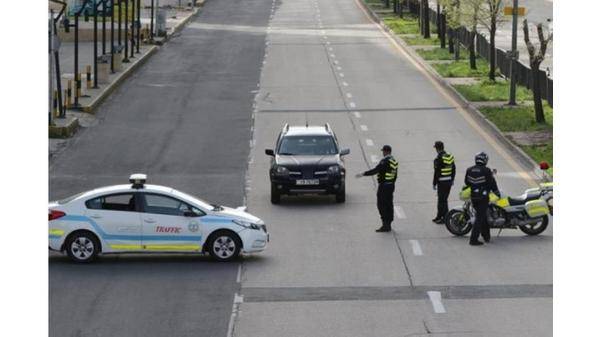 التجمعات وعدم ارتداء الكمامة سيرفع الاصابات وسيرهق الوطن بالوفيات وسنبقى في فلك الاغلاقات