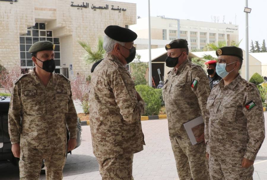 رئيس هيئة الأركان: المرحلة الحالية تتطلب تكاتف وتوحيد الجهود  لمواجهة الجائحة...صور