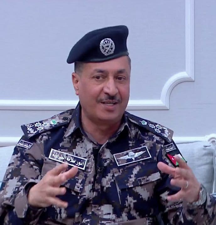 مديرية الدفاع المدني تستحق وسام الشرف ...