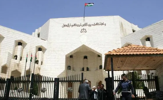 عاجل : المحكمة الإدارية العُليا تُلغي قراراً لوزير العدل السابق التلهوني و تُعيد موظفتين إلى عملهما بالوزارة