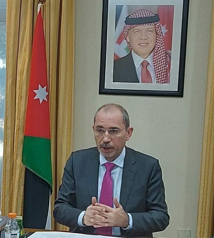 الصفدي يشارك بجلسة حوارية