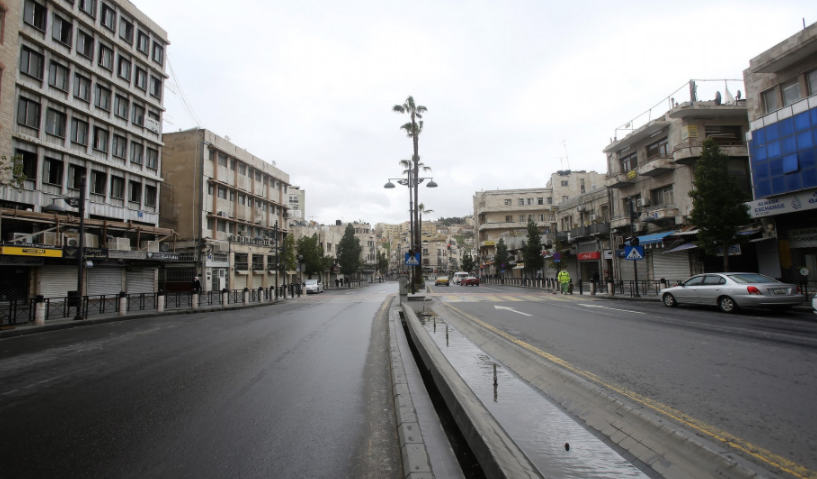 عاجل : هل سيُسمح للمطاعم و محال الحلويات بالتوصيل للمنازل خلال الحظر الشامل الخميس؟