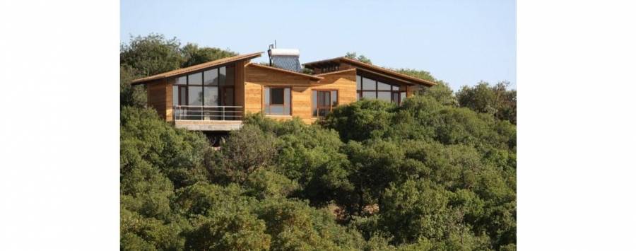 محمية غابات عجلون تنفذ سلسلة برامج تدريبية للشابات بالتعاون مع مركز شابات عجلون