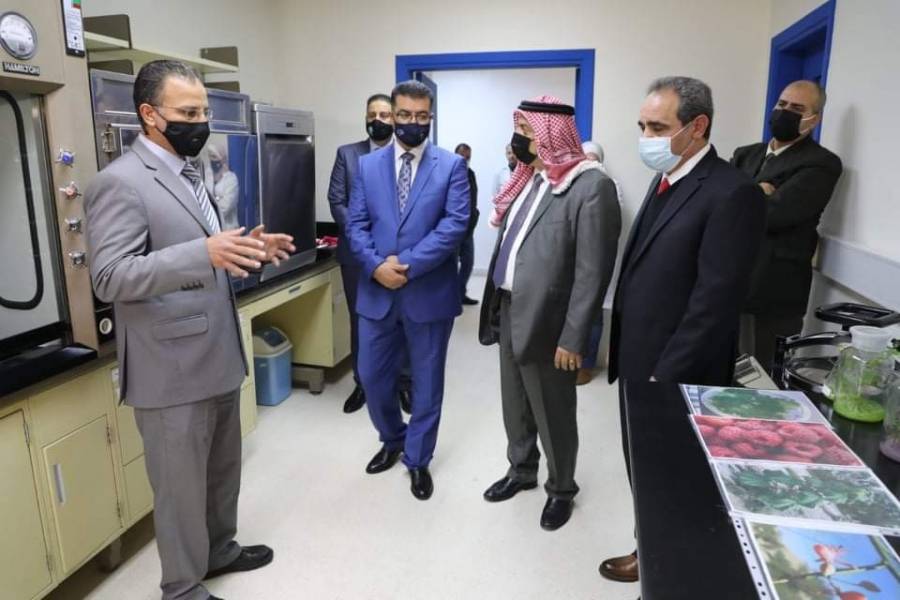 وزير الزراعة يفتتح مختبر الأنسجة في البحوث الزراعية...صور