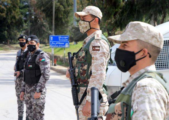 القوات المسلحة تنتشر على مداخل ومخارج محافظات المملكة