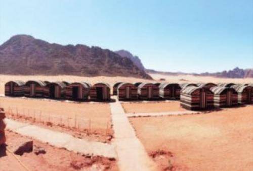 مخيمات سياحية في رم والديسة تسرح عمالها وتطالب بإجراءات لإنقاذها