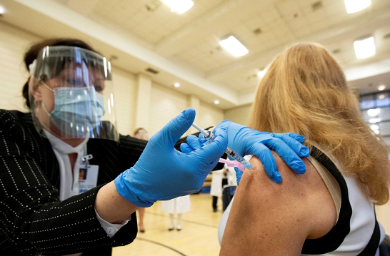 الصحة العالمية: شخص واحد من كل مليون قد يعاني من مضاعفات لقاحات كورونا