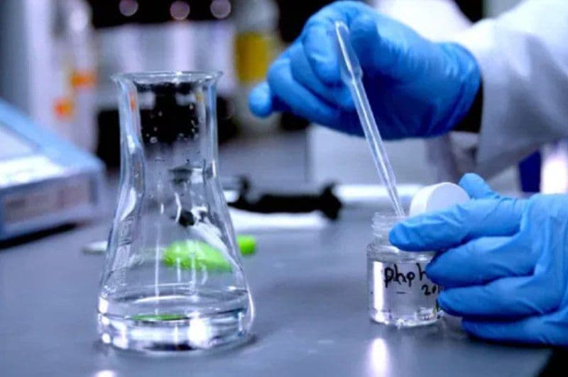 رفد مختبر مستشفى البادية الشمالية بجهاز فحص كورونا آخر