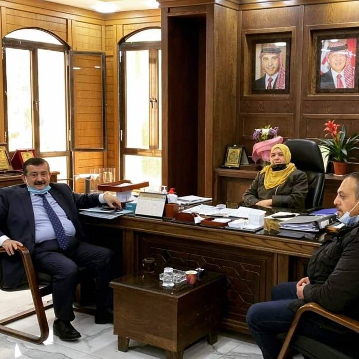 بلدية السلط تكرم الأمهات بعيد الأم