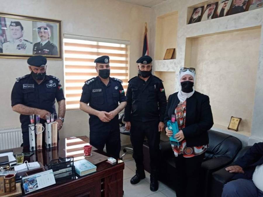 العقيد الوريكات :يكرم عددًا من السيدات من أعضاء المجلس الأمني المحلي