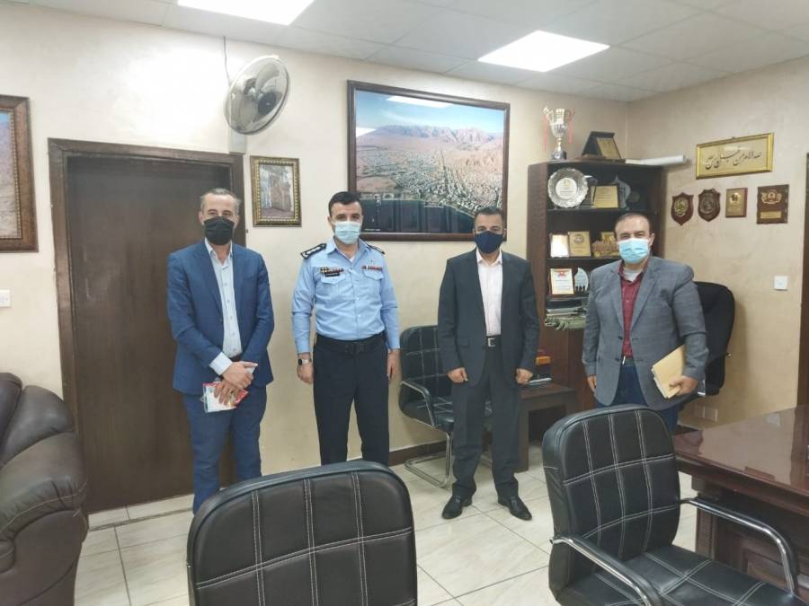 محافظ العقبة يقدم شكره لأعضاء مبادرة عالم ايجابي