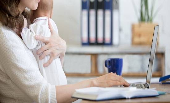 دوام عن بُعد في القطاع العام لأمهات أطفال الحضانة ورياض الأطفال وصفوف مدرسية