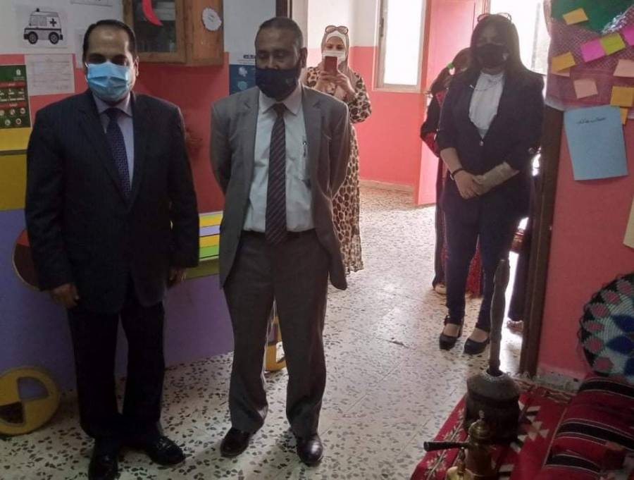 عضيبات يفتتح  معرضا في مدرسة ميمونة الاساسية احتفالا بذكرى الكرامة