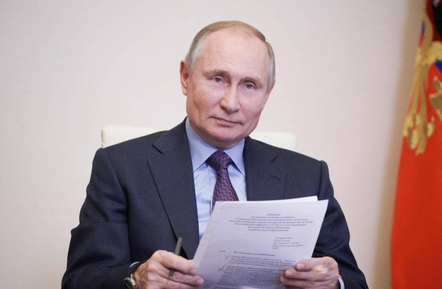 بعد تردد طويل.. بوتين يعتزم تلقي تطعيم كورونا غدا الثلاثاء