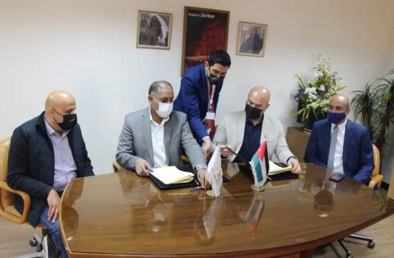 استثمار إماراتي في “السلط الصناعية” بمجال الصناعات الغذائية