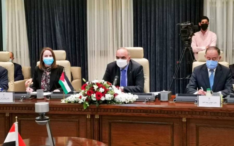 الخصاونة ومدبولي يترأسان المباحثات