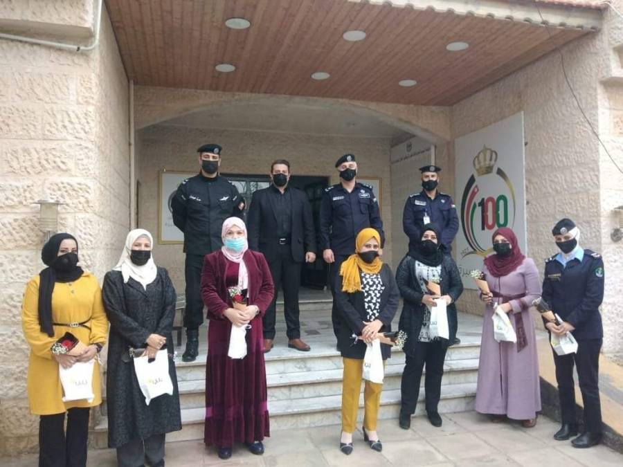 مديرية الامن العام تكرم عدد من مرتبات الشرطة النسائية بمناسبة ذكرى معركة الكرامة الخالدة و يوم الام