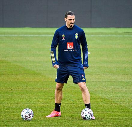 Emotional Ibrahimovic returns to Sweden squad