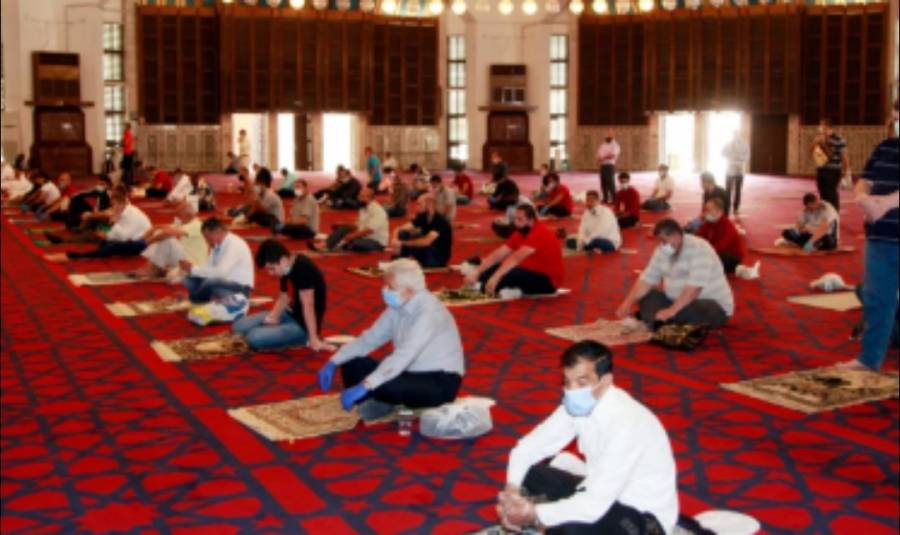 هل تغيب التراويح عن المساجد في رمضان .. مصدر حكومي يُجيب؟