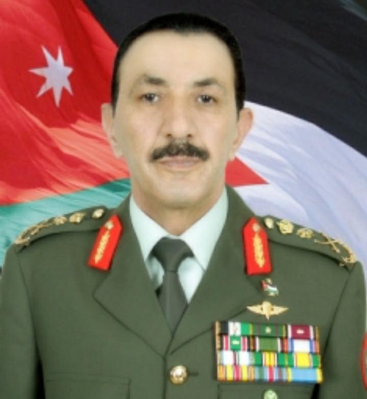 المحكمة تلزم (29) شخصاً بالتعويض لرئيس هيئة الأركان الاسبق مشعل الزبن (أسماء)