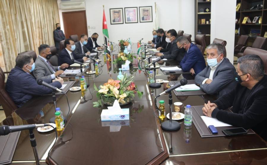 وزيرا الزراعة الاردني والعراقي  يبحثان سبل التعاون المشترك