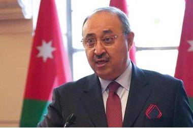 وزير الإعلام موظفة واحدة في مكتبي