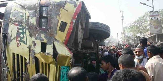 مصرع 17 شخصاً على الأقل في حادث تصادم شمال غرب بنغلادش