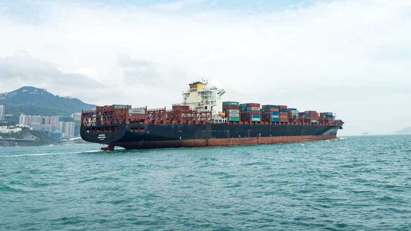 تأخر وصول 7 بواخر للعقبة بسبب سفينة السويس