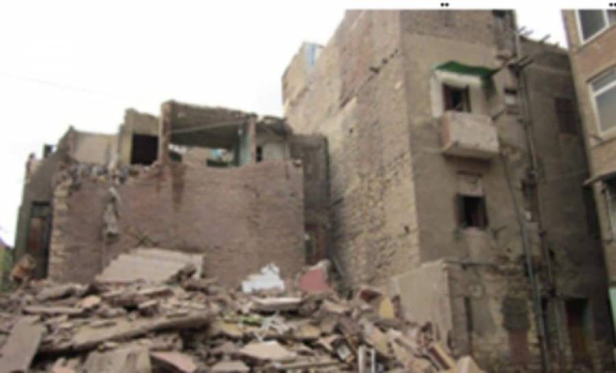 تفاصيل انهيار مبنى سكني مكون من 10 طوابق بمنطقة جسر السويس بالقاهرة...