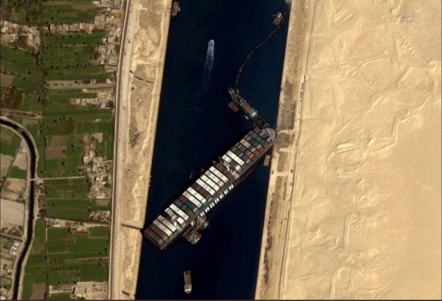 روسيا تعرض مساعدة مصر في تعويم السفينة الجانحة