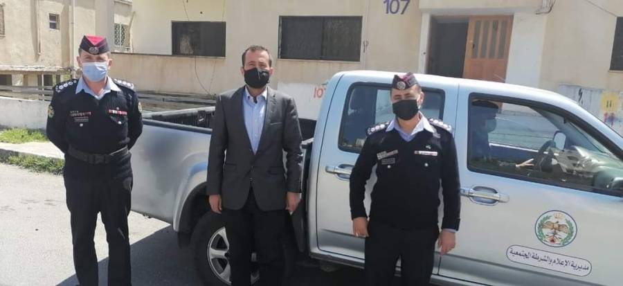 الشرطة المجتمعية  تبادر بتوزيع مساعدات عينية ومالية في السلط