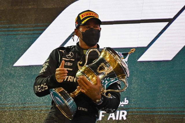 Hamilton wins thrilling season opener Bahrain Grand Prix
