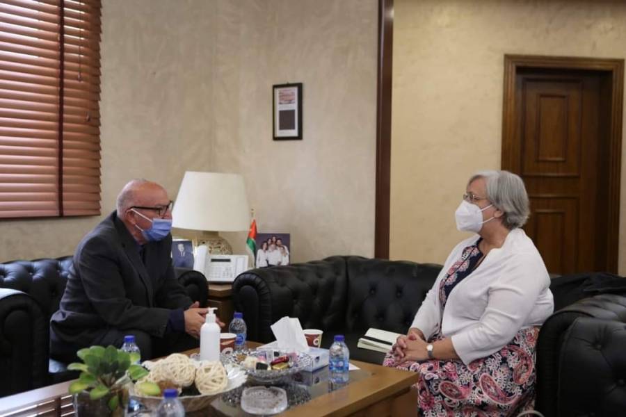 الكسبي يبحث مع السفيرة الكندية سبل تعزيز العلاقات الثنائية بين البلدين