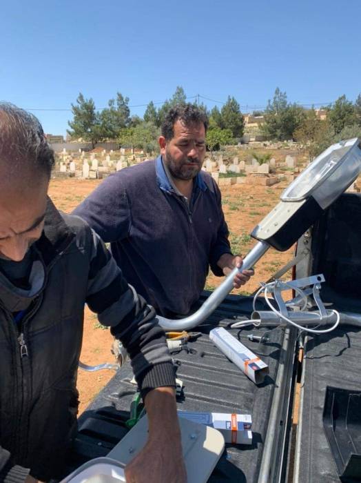 البدء بإنارة مقابر المناطق التابعة لبلدية مادبا الكبرى