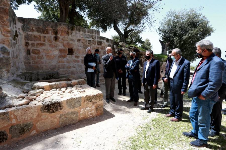 وزير السياحة والآثار يتفقد مواقع سياحية في عجلون
