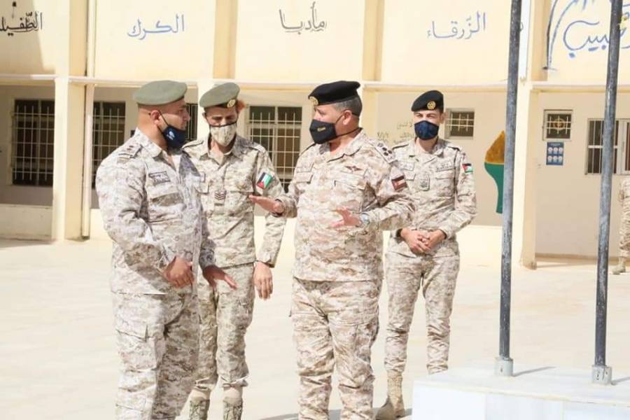 مدير التربية و التعليم و الثقافة العسكرية يتفقد مدرسة الحسا الثانوية للبنين... صور