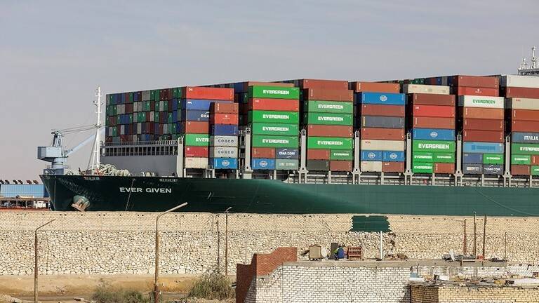 مصر: منع طاقم إيفر جيفن من مغادرة السفينة طوال فترة التحقيق