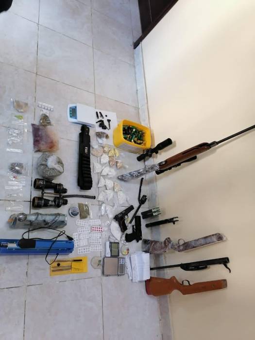 إدارة مكافحة المخدرات : إلقاء القبض على اربعة مروجين للمواد المخدرة مصنفين بالخطرين في لواء الرمثا .