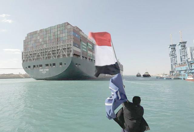 Egypts Sisi promises investment to avoid another Suez closure