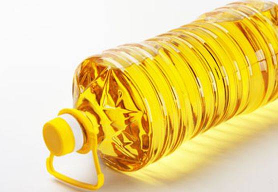 الحكومة تحدد سقوفا سعرية للزيوت والسكر