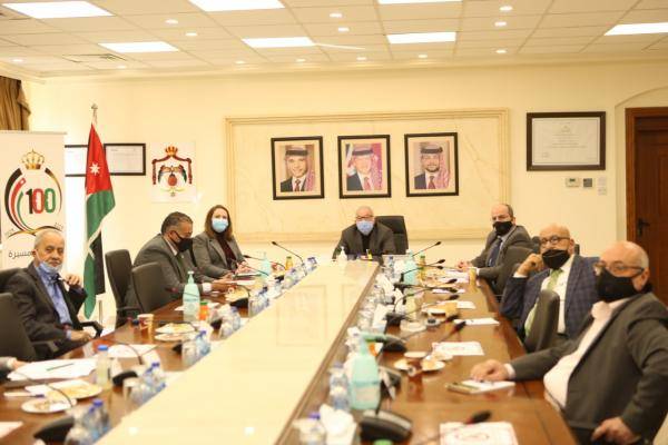 الكسبي يوعز بتسريع إنجاز طريق الشحن الجوي