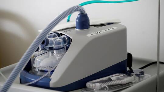 مصر: تصميم وإنجاز أول جهاز تنفس صناعي محلي 100