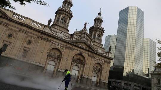 تشيلي تغلق حدودها