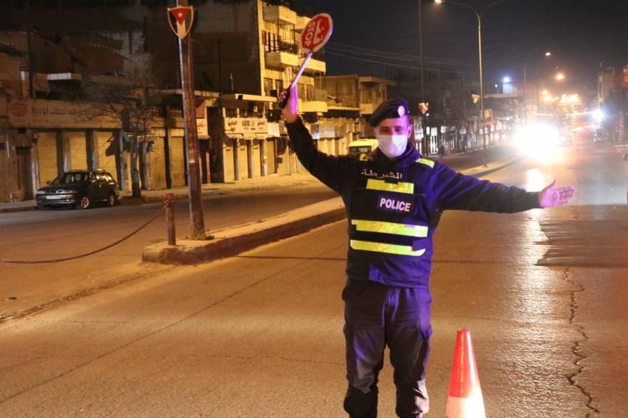 نشامى الأمن العام خلال الحظر عيون تحمي وتحرس، وسواعد تعين المواطنين... صور