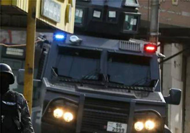 اصابة شخص وتحطيم 4 مركبات بمشاجرة جماعية في الزرقاء