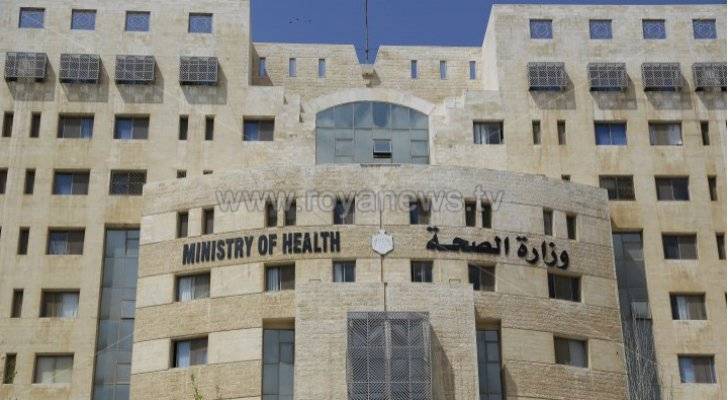 وقفة احتجاجية لأطباء فرق التقصي الوبائي أمام وزارة الصحة.