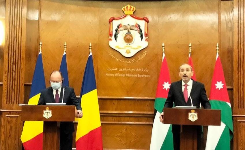 الصفدي يستقبل نظيره الروماني... صور