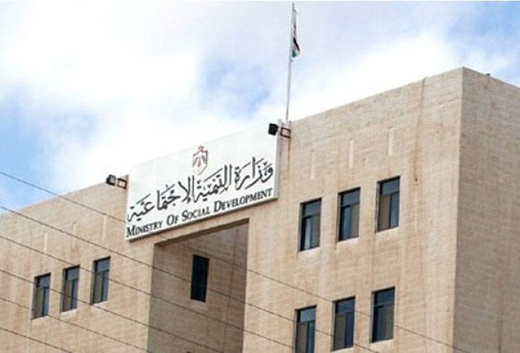 المفلح يطلع على إجراءات توزيع 285 ألف بطاقة غذائية للأسر العفيفة