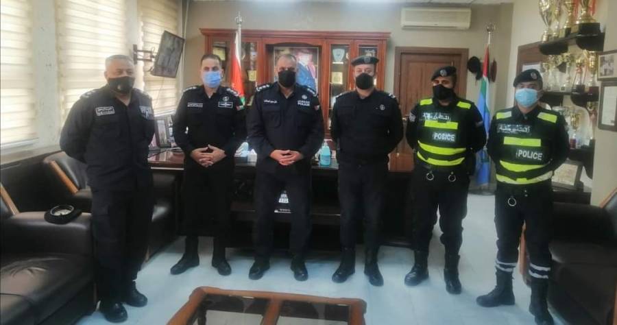 مدير شرطة وسط عمان يكرّم طاقم دورية نجدة